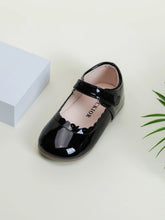 Load image into Gallery viewer, Girls' Bright Colour Soft Sole England Style Princess Shoes