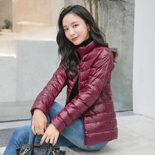 Load image into Gallery viewer, Women's Ultra Lightweight Packable Puffer Jacket