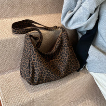 Load image into Gallery viewer, Women's Solid Colour Leather Handbag