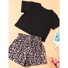 Load image into Gallery viewer, Girls' Ribbed T-Shirt & Leopard Print Shorts Set