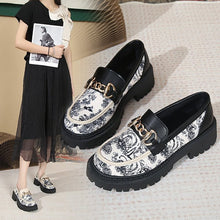 Load image into Gallery viewer, Cross-Border 2025 New Spring and Autumn Loafers Large Size Casual Frosted British Style Women's Shoes Thick Heel Thick Sole Foreign Trade Retro
