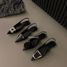 Load image into Gallery viewer, Ladies Flat Black Back Trip with Toe Sandals
