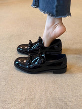 Load image into Gallery viewer, In-Stock Double Bow Patent Leather Women's Loafers for Spring and Autumn, New Style with Chunky Heels and Round Toe, Slip-On Commuting Shoes
