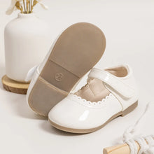 Load image into Gallery viewer, Girls' Bright Colour Soft Sole England Style Princess Shoes
