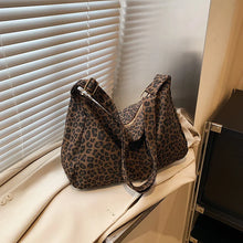Load image into Gallery viewer, Women's Solid Colour Leather Handbag

