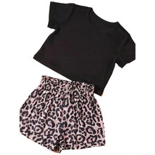Load image into Gallery viewer, Girls' Ribbed T-Shirt &amp; Leopard Print Shorts Set

