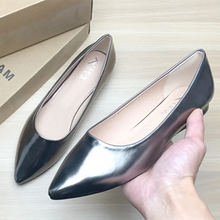 Load image into Gallery viewer, Ladies 2-48 Patent Leather Slip-ons Green Beige Pointy Toe Light Shoes For Women Promotion 2020 Simple Flats Spring Outdoor Cute
